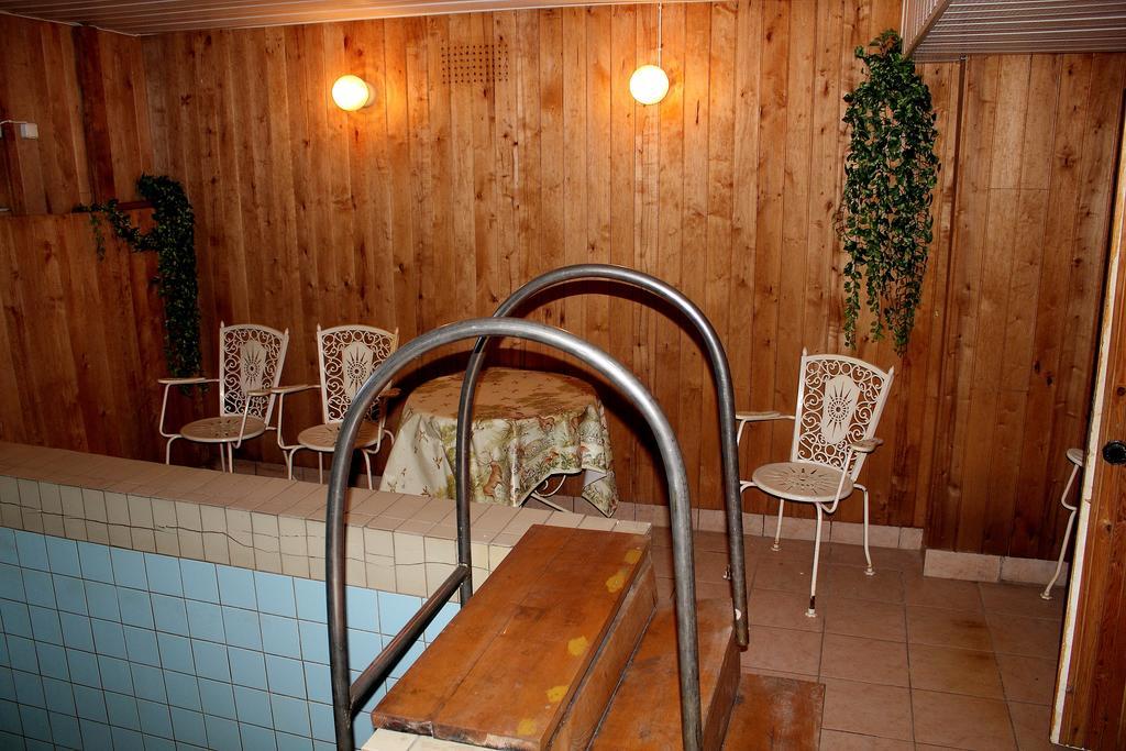 Hotell Paeaesuke Johvi Exterior photo